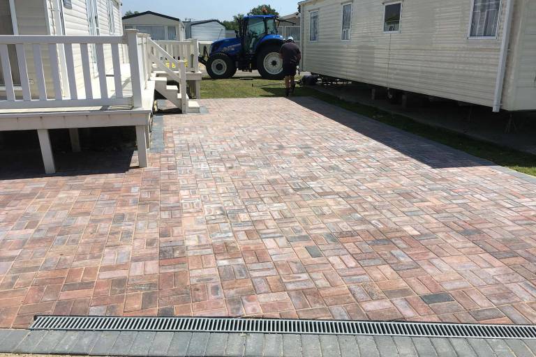 block-paving-at-mobile-home-caravan-site-3938.jpg