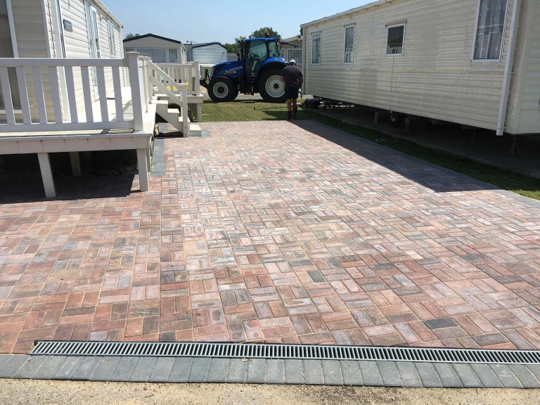 block-paving-at-mobile-home-caravan-site-3938.jpg